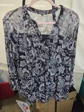 Roz & Ali Black Paisley Sheer V-Neck Women's Top